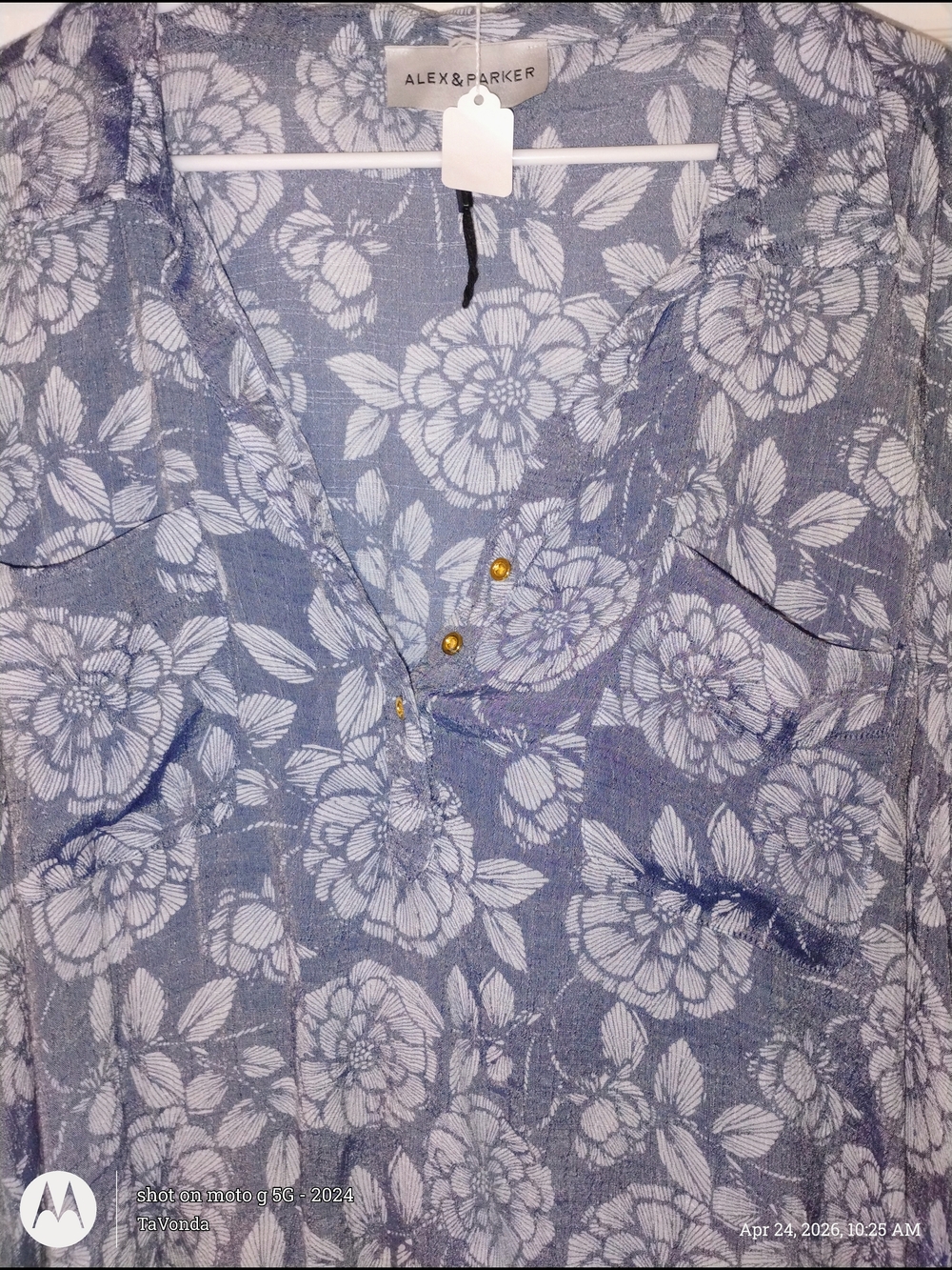 Alex & Parker Blue Floral Henley Blouse PTP 28"